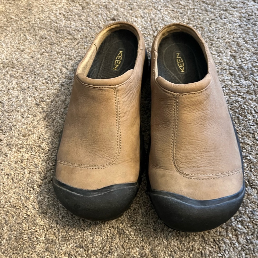 Men’s Keen slide shoes. Size 10.5